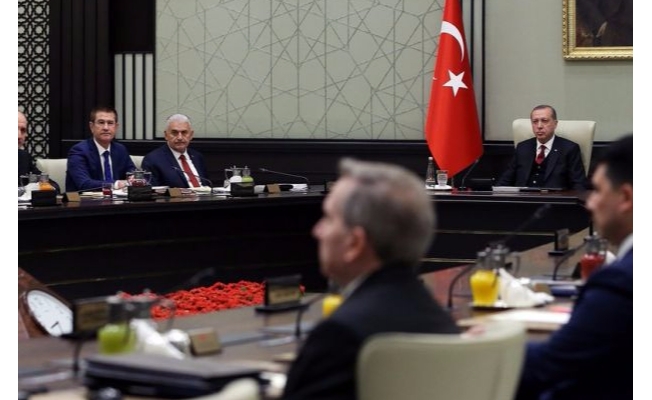 OHAL, AKP ve MHP'li vekillerinin oyları ile kabul edildi OHAL, AKP ve MHP'li vekillerinin oyları ile kabul edildi