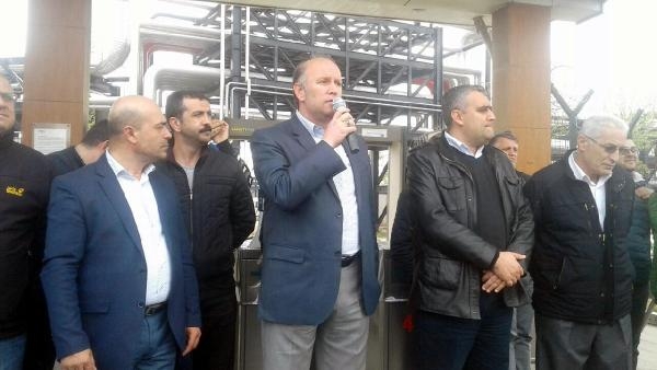 Tüpraş'ta işçiler eyleme devam etti Tüpraş'ta işçiler eyleme devam etti