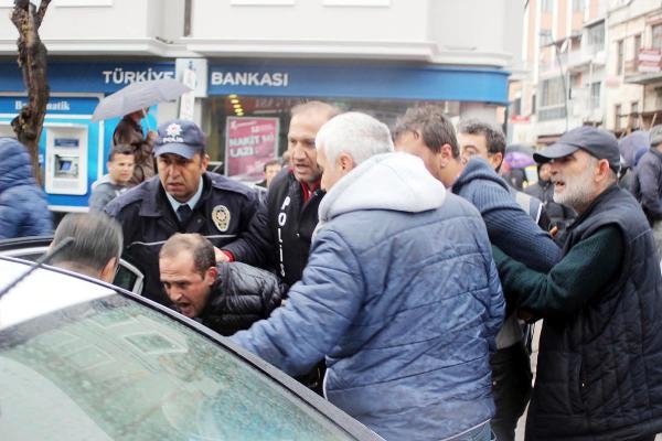 Uşak'ta YSK protdestosunda 14 gözaltı Uşak'ta YSK protdestosunda 14 gözaltı