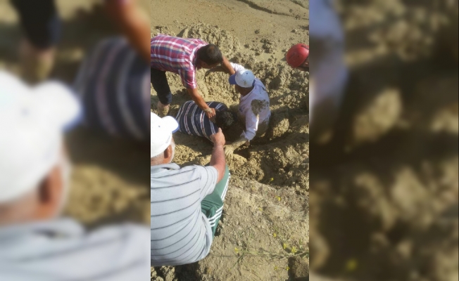 Çamura batan vatandaşı itfaiye kurtardı Çamura batan vatandaşı itfaiye kurtardı