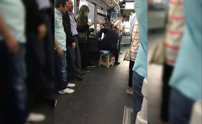 Çözümü metrobüse taburesiyle binmekte buldu Çözümü metrobüse taburesiyle binmekte buldu