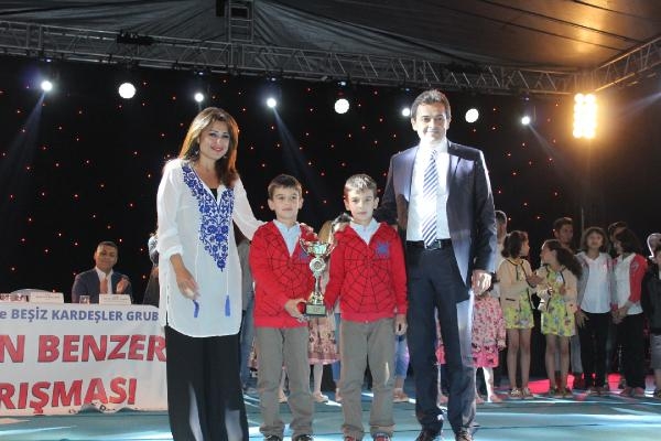 En çok benzeyen ikizler yarıştı En çok benzeyen ikizler yarıştı