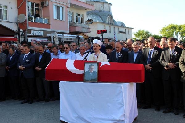 Kanserden ölen belediye başkanı toprağa verildi Kanserden ölen belediye başkanı toprağa verildi