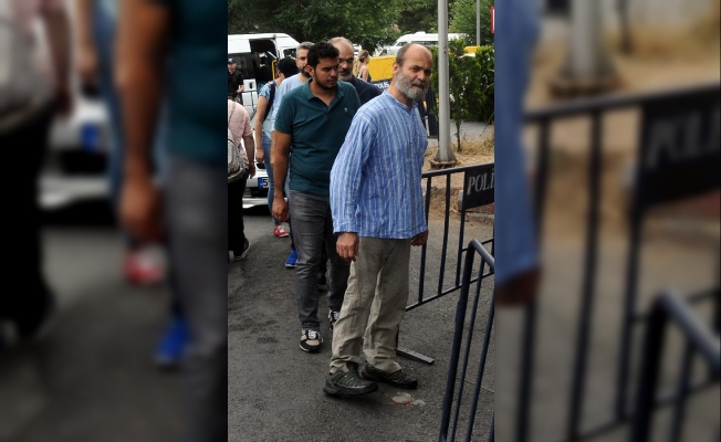 Büyükada'da gözaltına 10 kişi adliyeye sevk edildi Büyükada'da gözaltına 10 kişi adliyeye sevk edildi