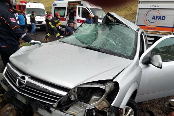 Erzurum'da otomobille kamyonet çarpıştı: 3 ölü, 1 yaralı Erzurum'da otomobille kamyonet çarpıştı: 3 ölü, 1 yaralı