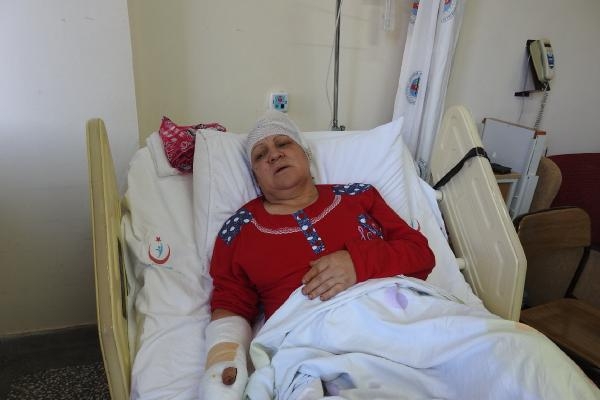 Eşinin başına nacakla vurup ağır yaraladı Eşinin başına nacakla vurup ağır yaraladı