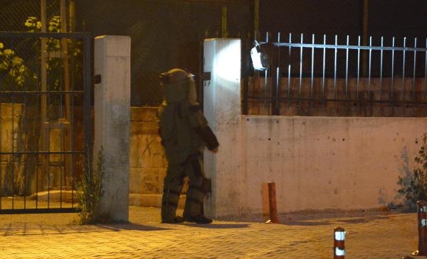 Hastane bahçesinde bomba endişesi Hastane bahçesinde bomba endişesi