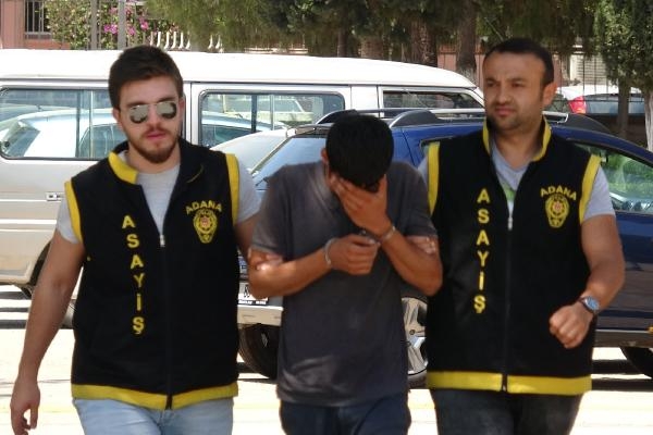 Kapkaç zanlısı yüzünü yıkarken yakalandı Kapkaç zanlısı yüzünü yıkarken yakalandı