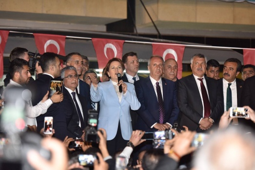Akşener'in Halk Tv programı, hiç görmediğiniz fotograflar 13