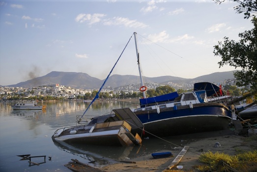 İşte deprem anı ve sonrasına ait çarpıcı kareler 17