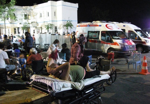 İşte deprem anı ve sonrasına ait çarpıcı kareler 19
