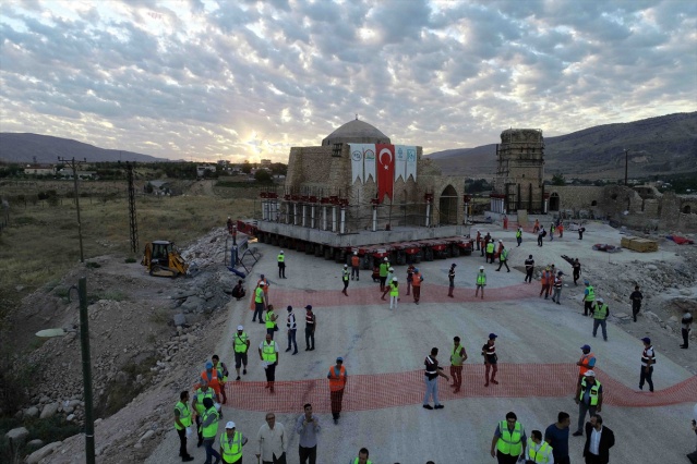 İmam Abdullah Zaviyesi taşınmaya başladı 15