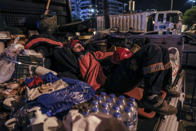 İzmir depreminde arama kurtarma ekiplerinin zorlu mücadelesi 4