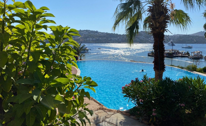 Bodrum'da iğne atsan yere düşmez