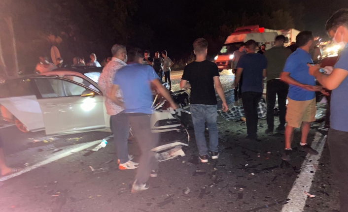 Bursa'da 3 otomobil çarpıştı: 4 ölü, 6 yaralı