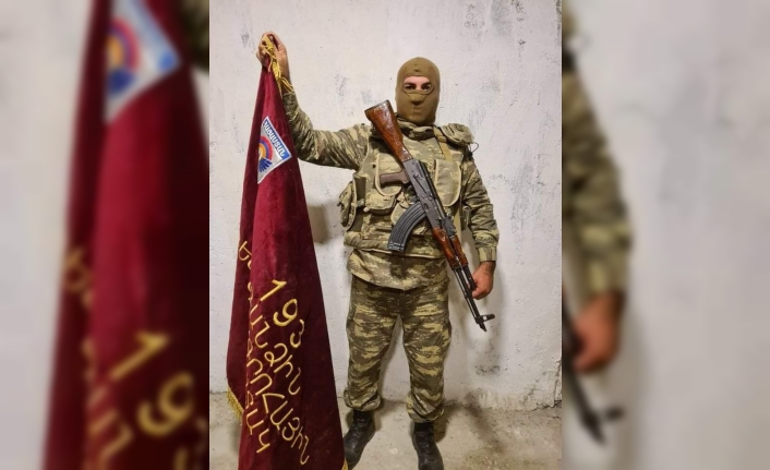 Azerbaycan komandoları Ermenistan karargahına girip sancağı böyle ele geçirdi