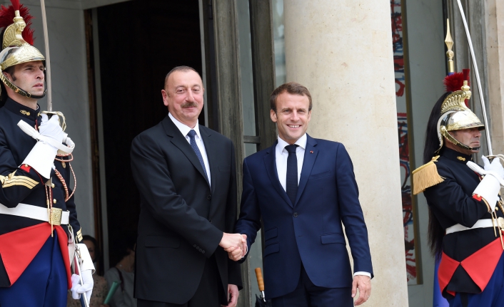 Aliyev ve Macron, Ermenistan-Azerbaycan cephe hattındaki çatışmaları görüştü