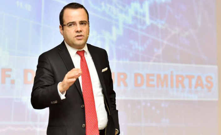 Ünlü ekonomist Özgür Demirtaş iki fotoğraf paylaştı, ortalık yıkıldı