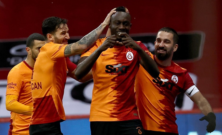 Aslan gol oldu yağdı!