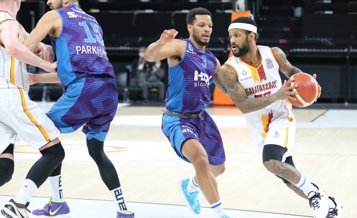 Galatasaray 40 sayı farkla kazandı