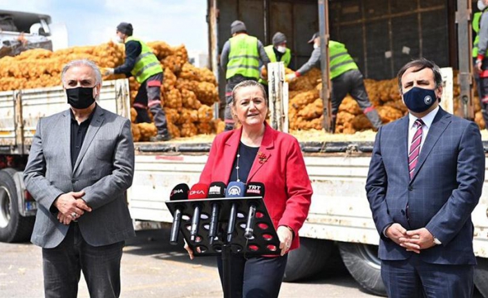 Soğan pembeleşti, patates kızardı utancından..