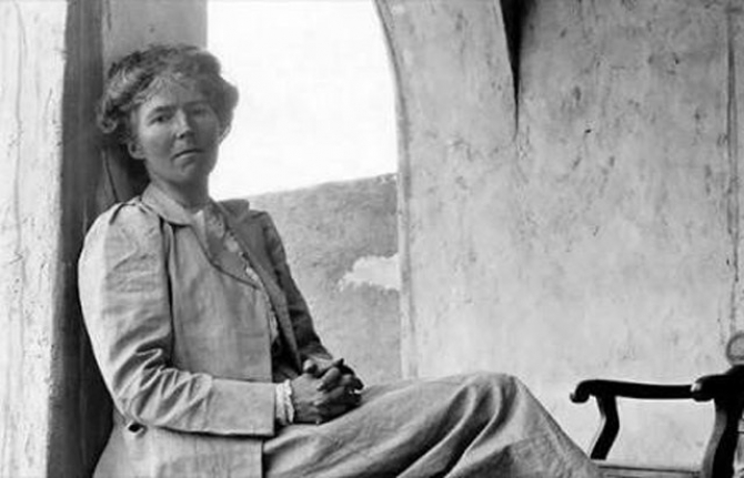 Gertrude Bell'e Zafer Şarkıları Söyletmek