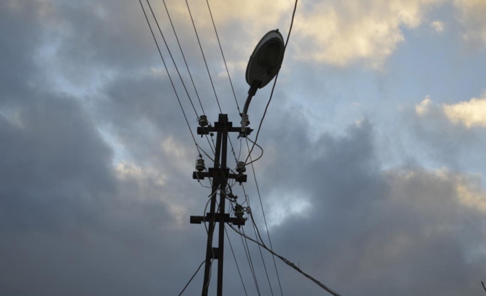Başkent Ankara’da bile elektrik şebekeleri yetersizken, İstanbul’a kanal açmak haramdır!