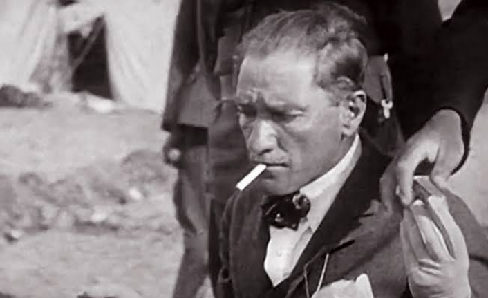 Atatürk “Çocuk sigara içiyor musun?" diye sordu