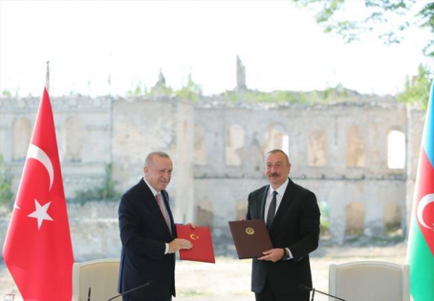 Şuşa Beyannamesi'ni imzaladı