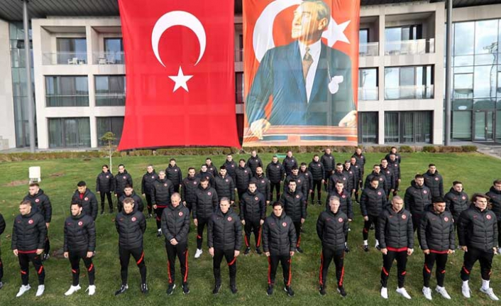 A Millî Takım, Ulu Önder Atatürk'ü andı
