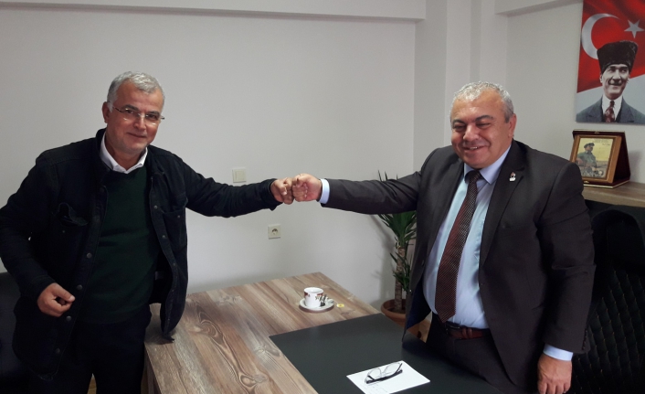 Ülkücü gazeteci Çınar Coşkunserçe'den Akit TV'deki Ümit Özdağ'ın Atatürk hamlesi için İsmail Türk'ü tebrik fotoğrafı!