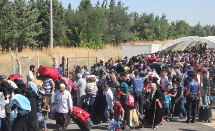 Dikkat çeken yazı: Sığınmacı ordularıyla Türkiye’yi istila ettiler, adeta çökerttiler