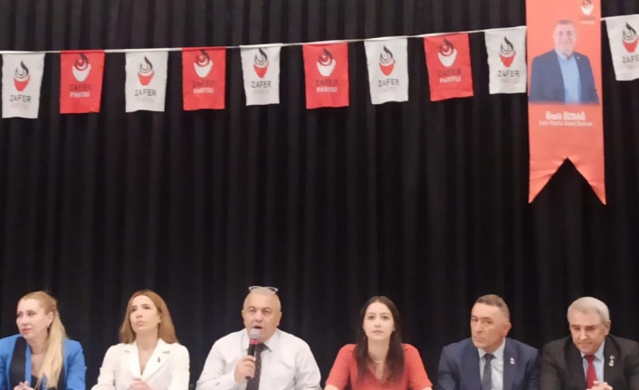 İsmail Türk Zafer Partisi Antalya İl Kongresi'nde divan başkanı olarak görev aldı