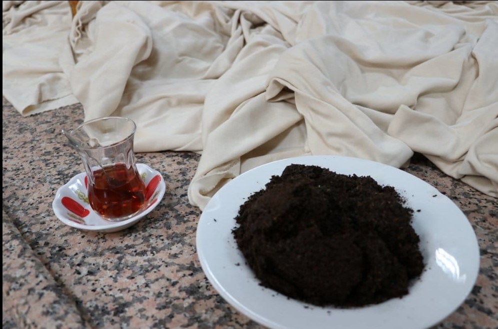 Üzerine dökülen çay, çay kokulu kumaş üretimi için yeni bir fikir oldu