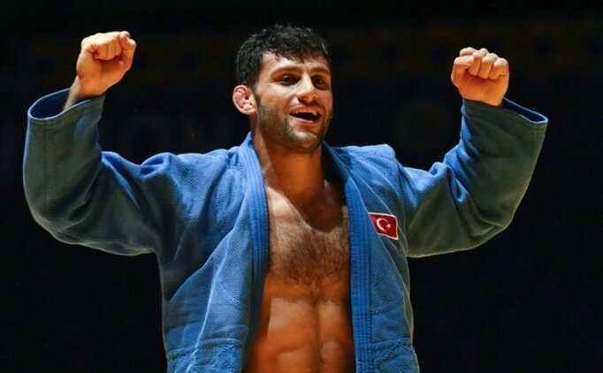 AKDENİZ OYUNLARINDA TARİHİ ANLAR