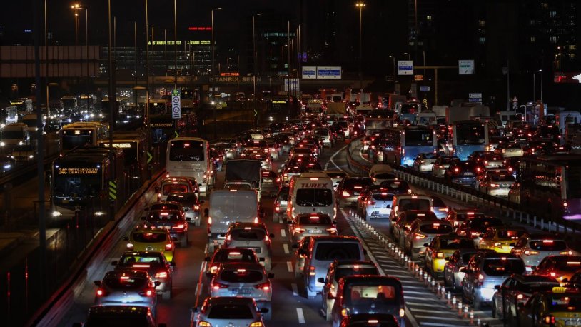 Araç sahipleri dikkat! Trafik sigortasına yine zam!
