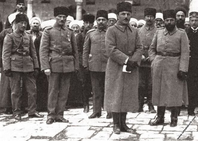 Bir Arap binbaşı Türk çocuğuna tokat atarsa Atatürk ne yapar? Gazi Paşa'nın fikir dünyası burada şekillenir...