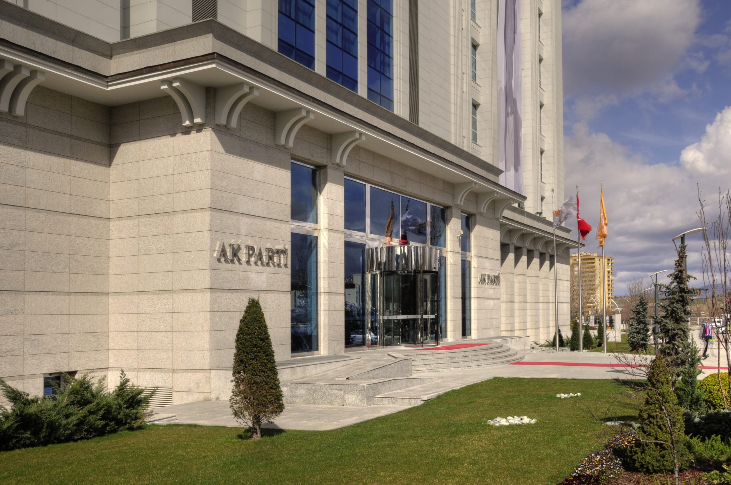 AKP’de şok tartışma “HDP’den adaylık”