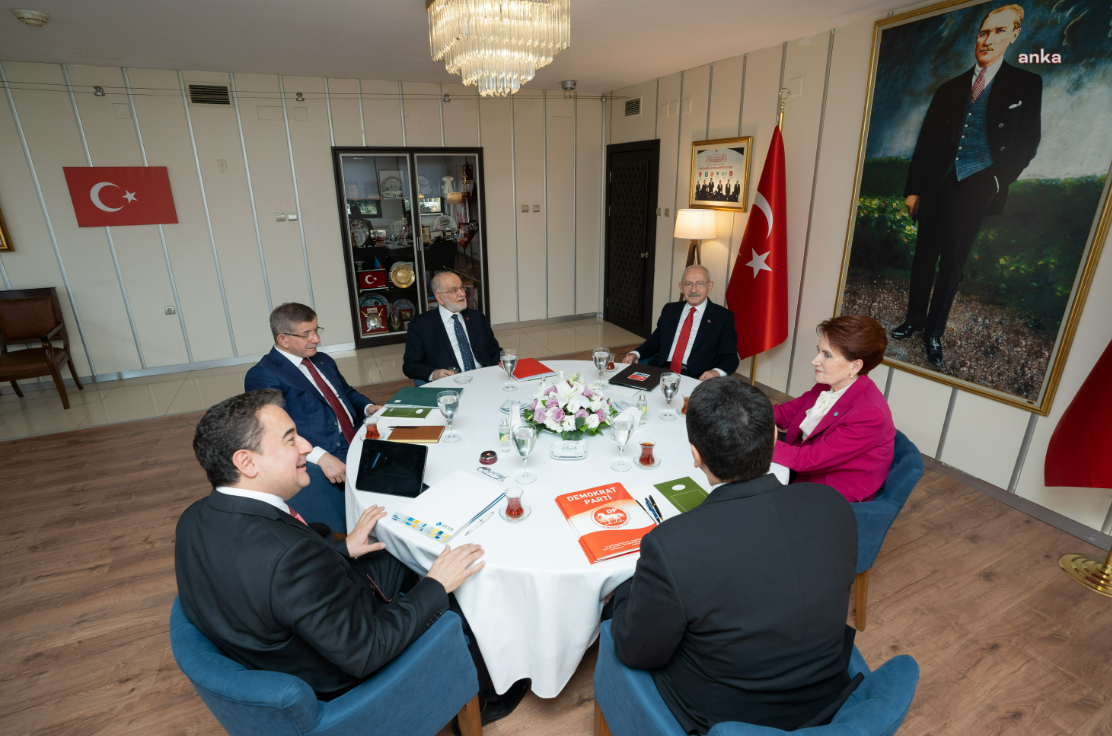 Altılı masaya 7’nci geliyor: İşte bu tüm dengeleri değiştirir