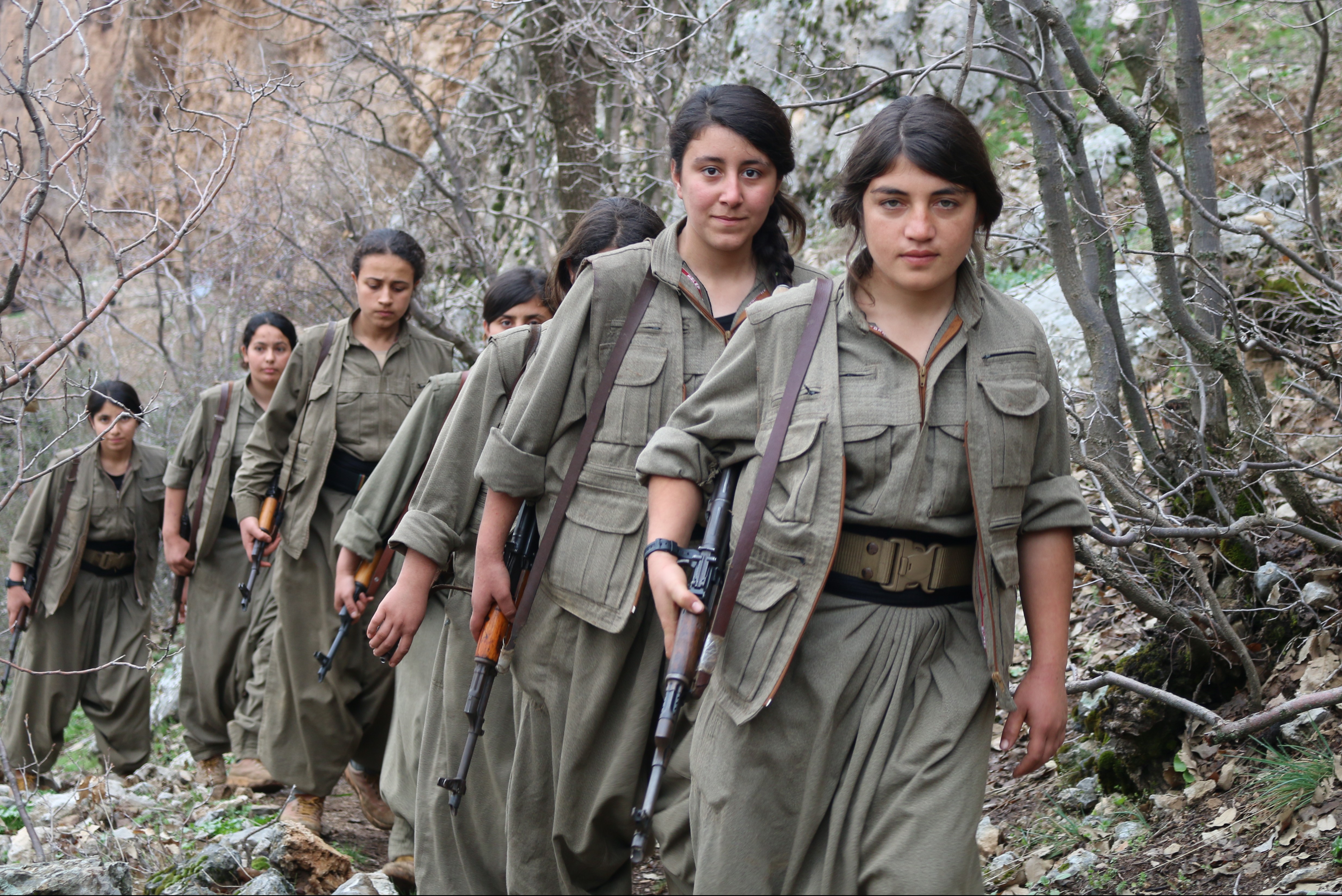 Teslim olan PKK'lı kızdan olay itiraflar!.. PKK'lıların sayısı çok azaldı,alanların çoğunu TSK ele geçirdi