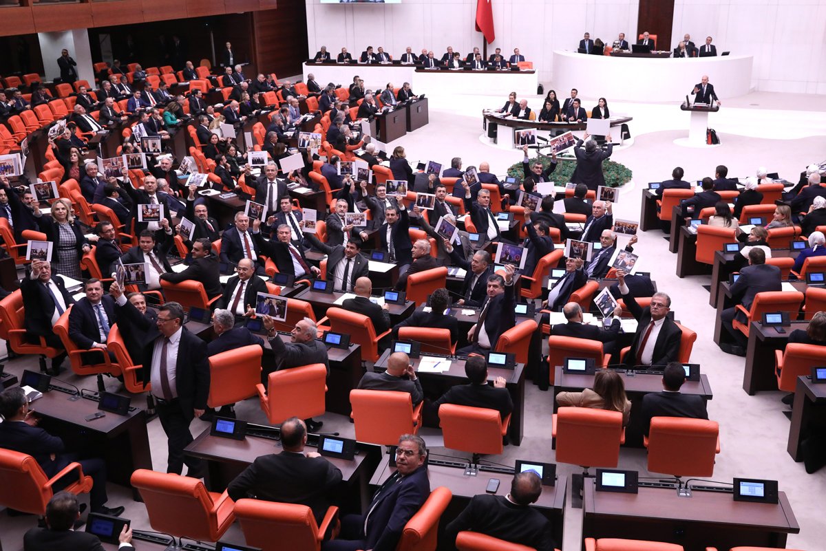 Soylu milletvekillerine hakaret etti, fotoğraflarını görünce bin pişman oldu