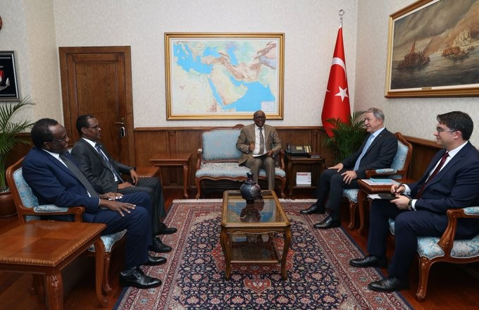 Bakan Akar, Büyükelçileri kabul etti