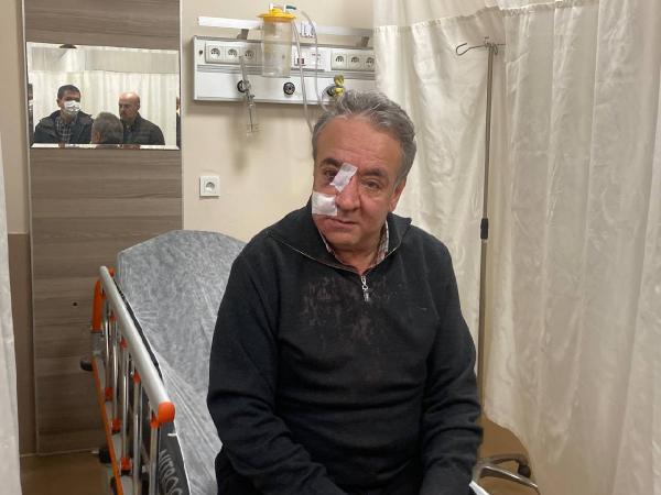 Bağcılar'da kendisini uyaran doktora tekme tokat saldırdı