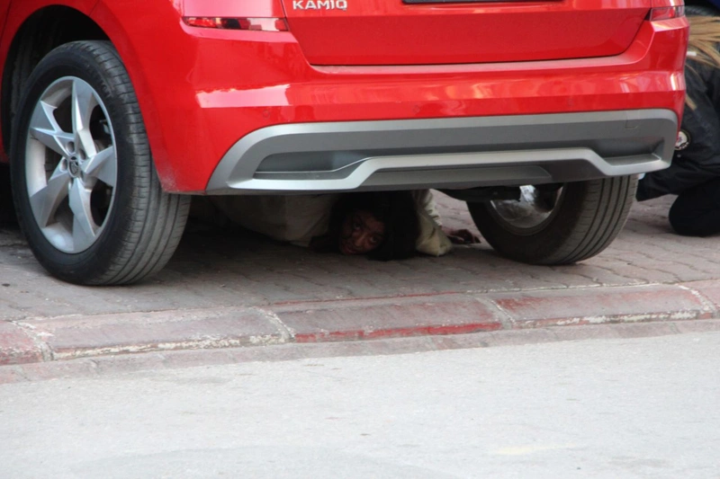 Uyuşturucu bağımlısı kadın 2 saat polise direndi
