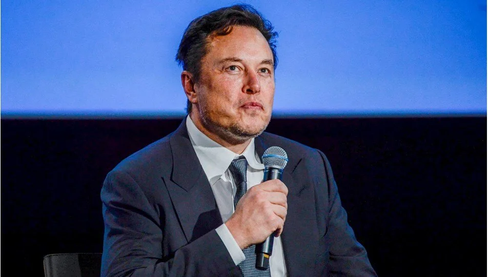 Elon Musk çalışanın alın terine çöktü!