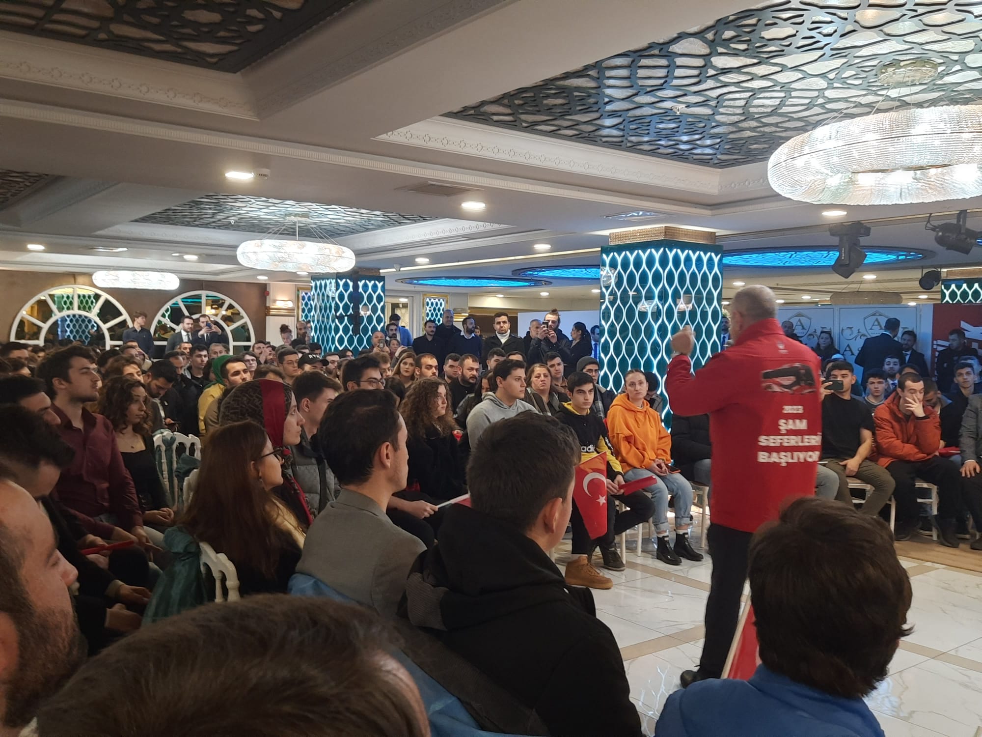 Ümit Özdağ gençlerle buluştu