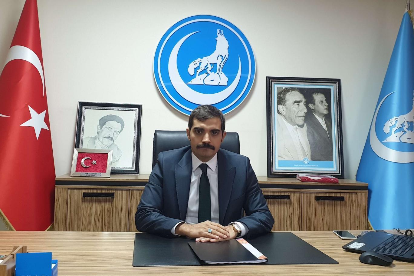 MHP'lilerden radikal protesto:Bıyıklarını kestiler!