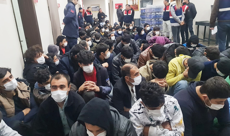 Yakalanan 227 Afgan göçmen, ülkelerine gönderildi
