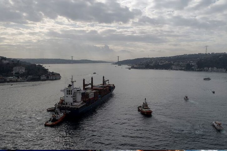 Boğaz'dan geçen gemilerin saldığı emisyonlar hesaplanacak.