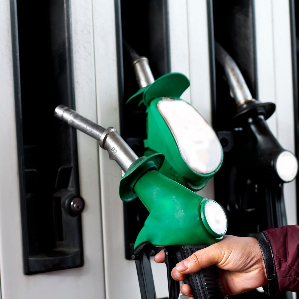 Benzine zam: Kaşıkla verip kepçeyle alıyorlar